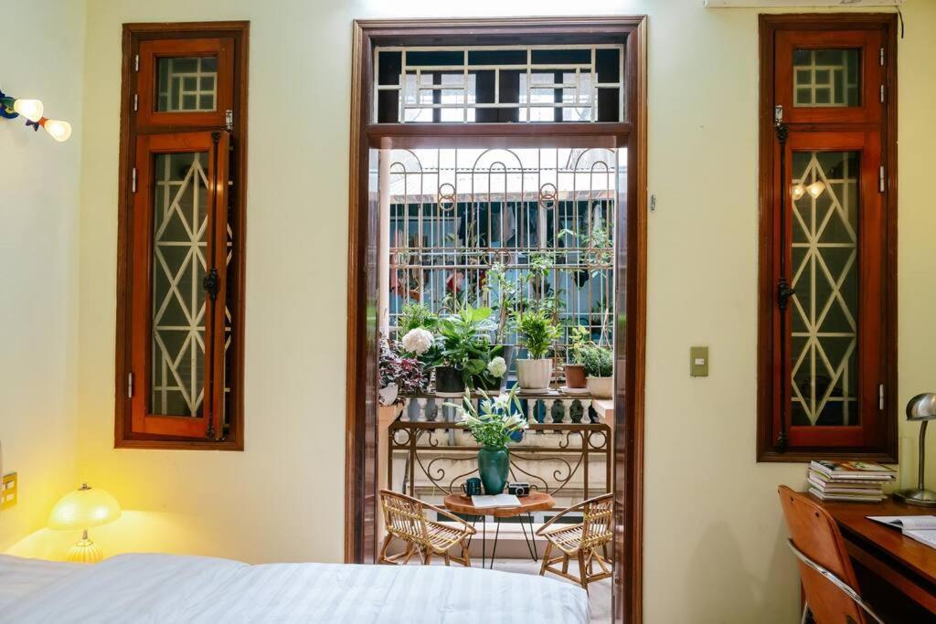 Căn hộ Hola House *